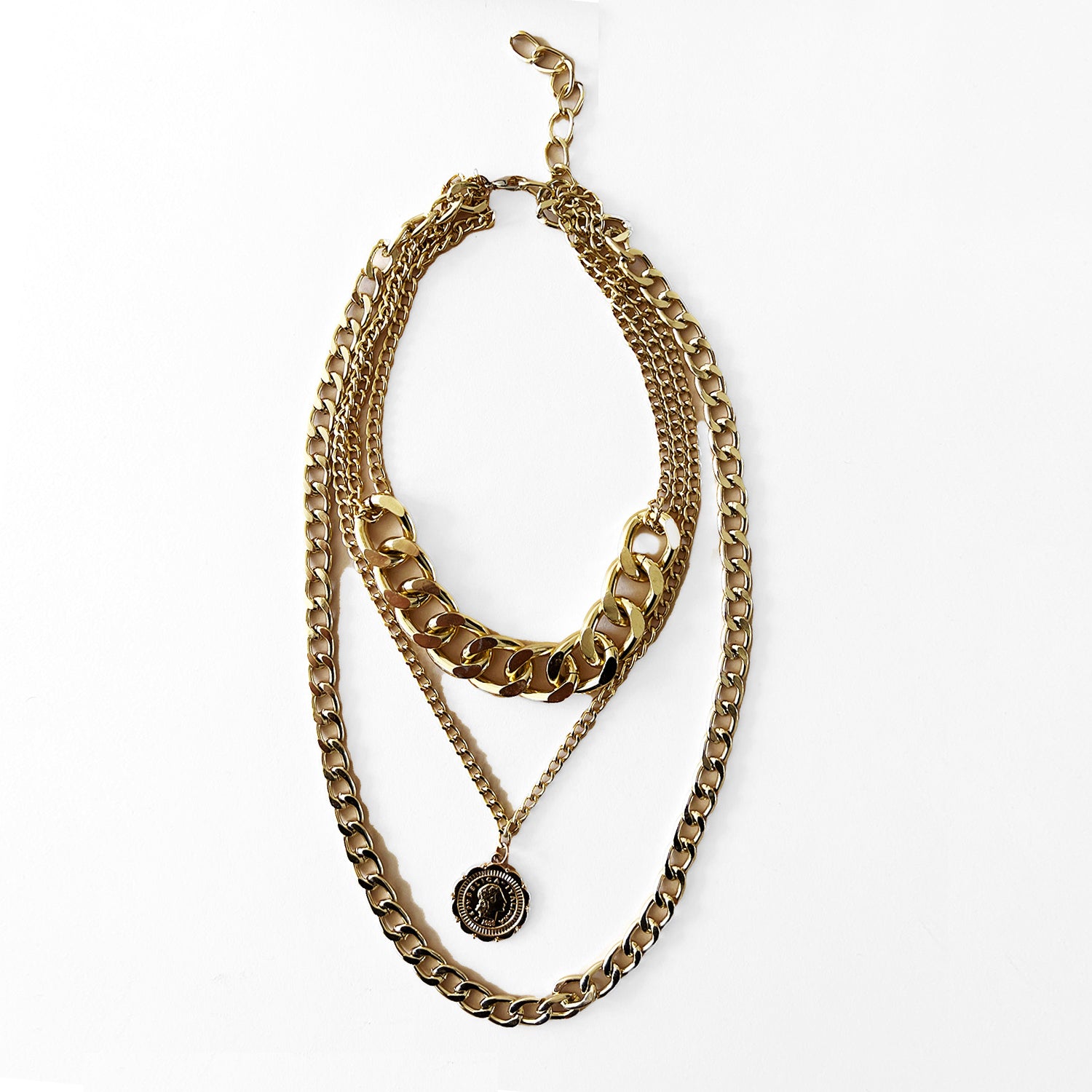 Layering up by maxjenny! trippel chain DRESS WITH CONFIDENCE gold